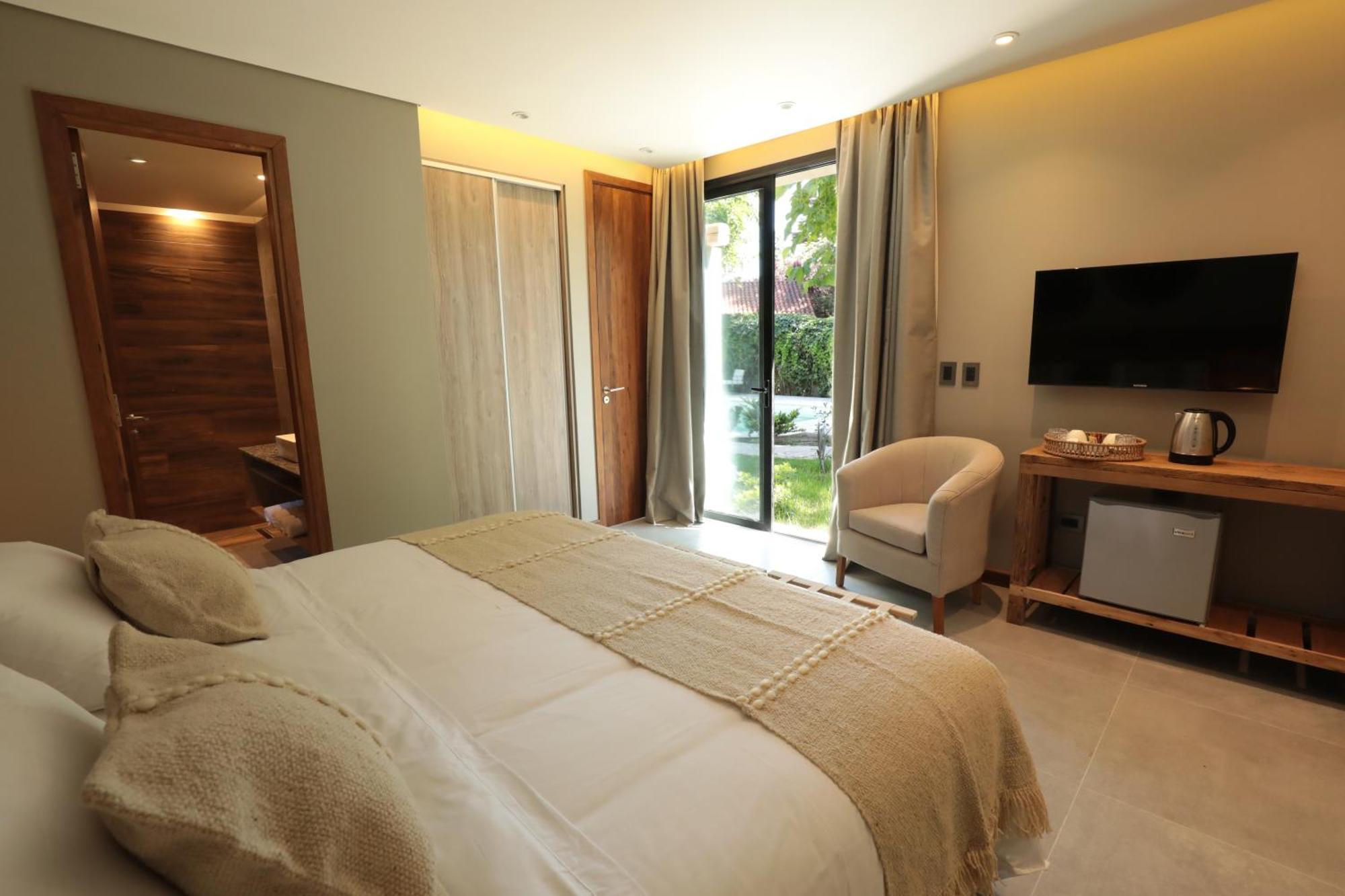 Heura Petit Hotel Лухан-де-Куйо Экстерьер фото